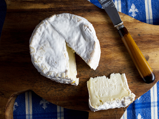 how to taste eat brie cheese